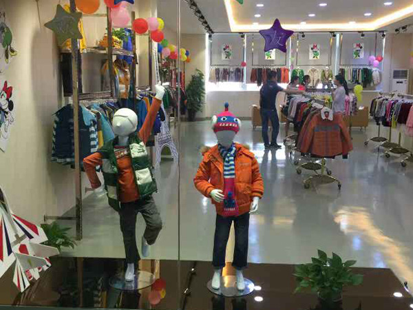 萨米奇童装店铺展示