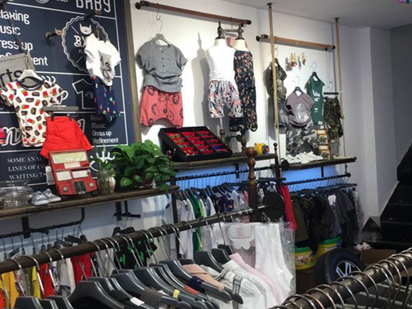 童迩丹童装店铺展示