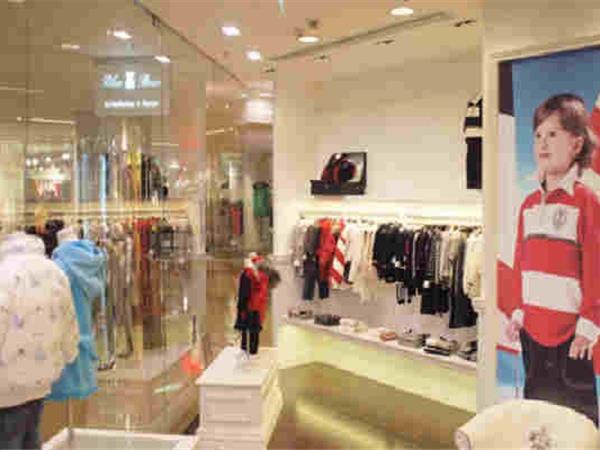 蓝迪熊童装店铺展示