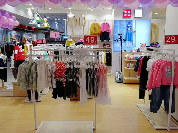 童话印记童装店铺展示