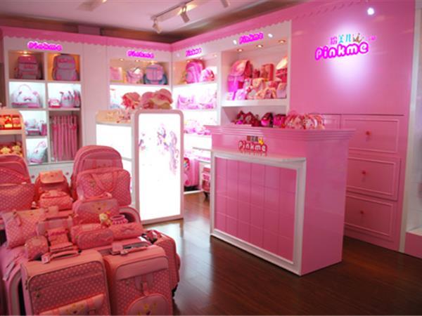 粉美儿童装店铺展示