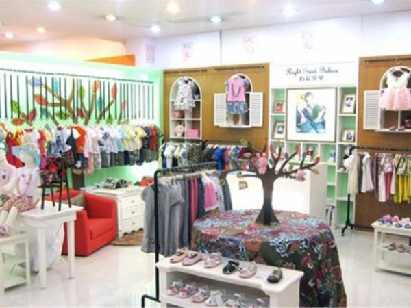 右岸宝宝童装店铺展示