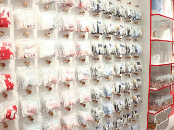 红豆童装店铺展示