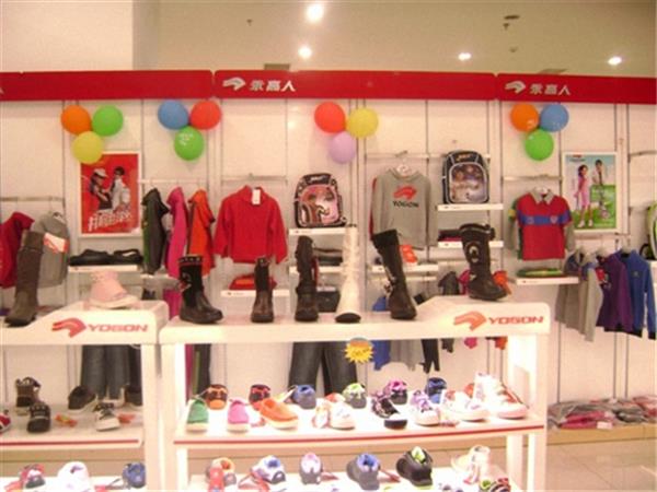 永高人童装店铺展示