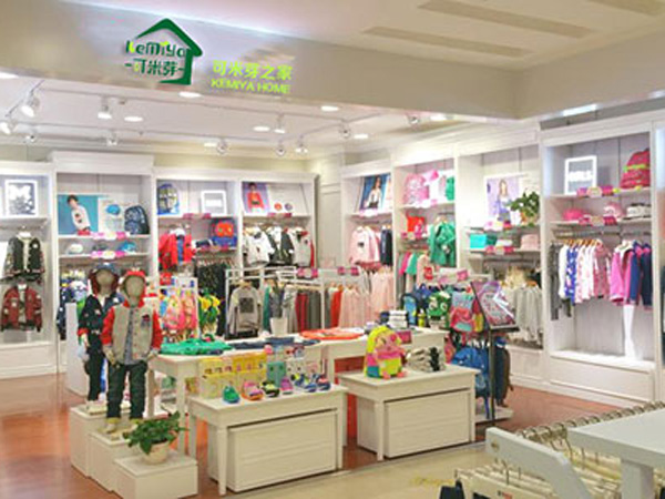 可米芽童装店铺展示