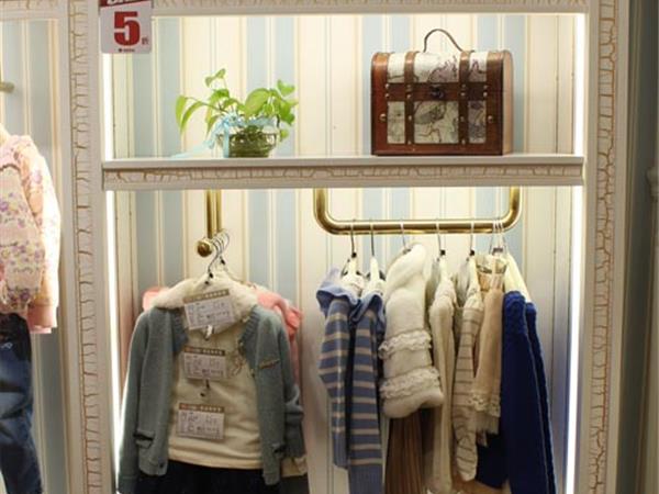 小虎帕蒂童装店铺展示