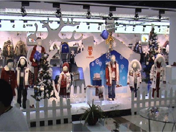 龙太子童装店铺展示