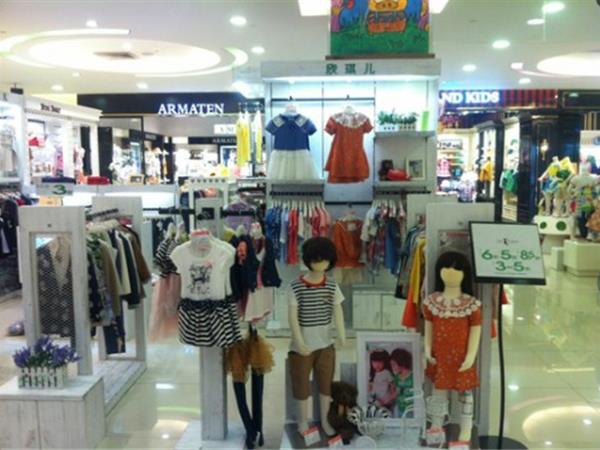 欣琪儿童装店铺展示
