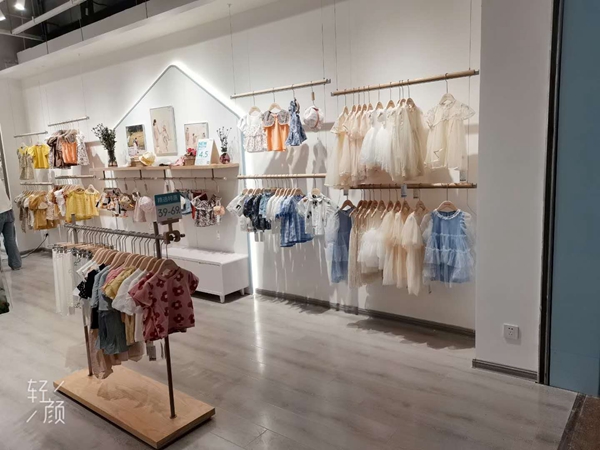 奕玛童装店铺展示