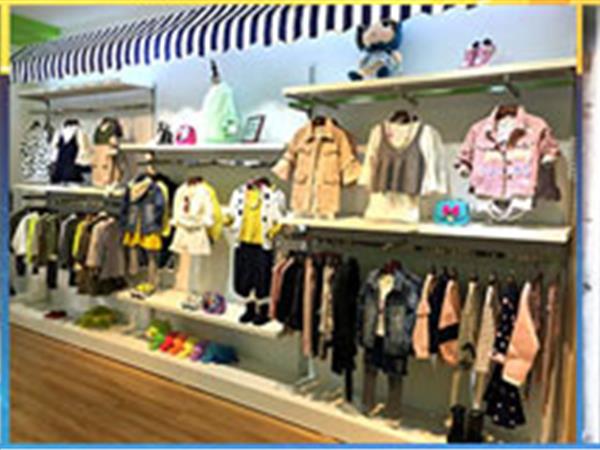 梦芭兔童装店铺展示