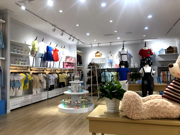 童品壹仓童装店铺展示