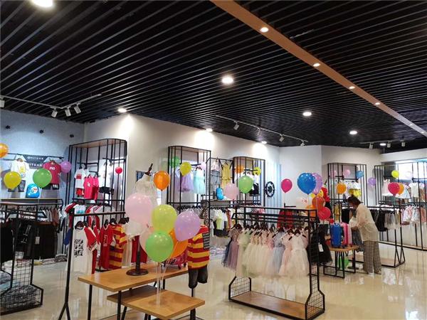 欧米源童装店铺展示