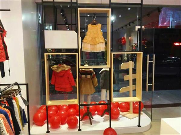艾可艾奇童装店铺展示