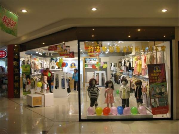 小虎憨尼童装店铺展示