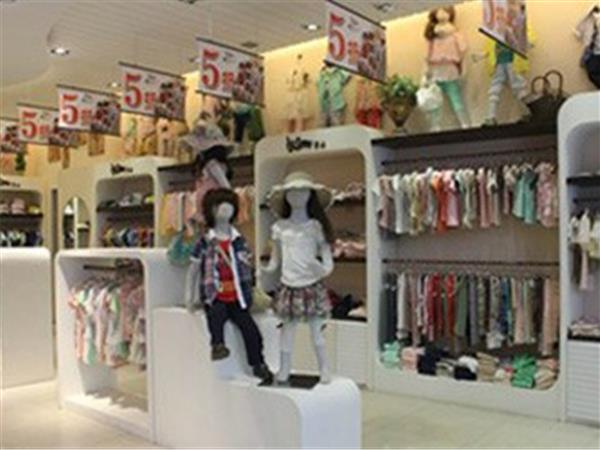 豆山童装店铺展示