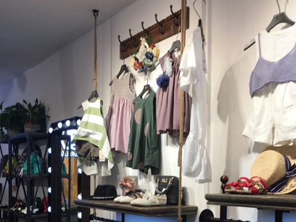 童迩丹童装店铺展示