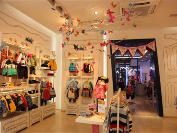 迷你铅笔童装店铺展示