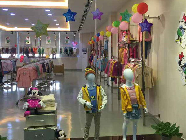萨米奇童装店铺展示