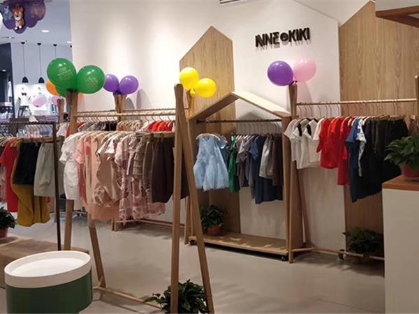 尼可童装店铺展示