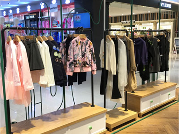艾卡米勒童装店铺展示
