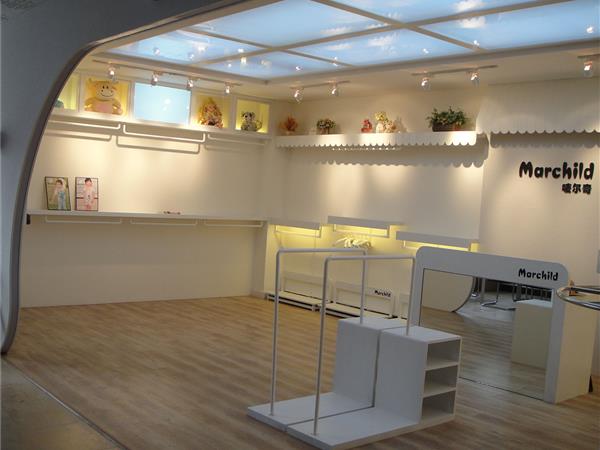 唛尔奇童装店铺展示