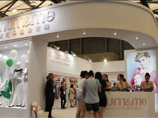 妈妈和我童装店铺展示