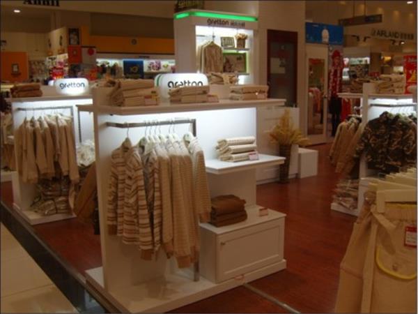 绿典彩棉童装店铺展示