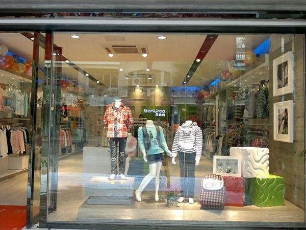 贝纳利童装店铺展示