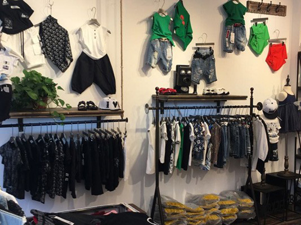 童迩丹童装店铺展示