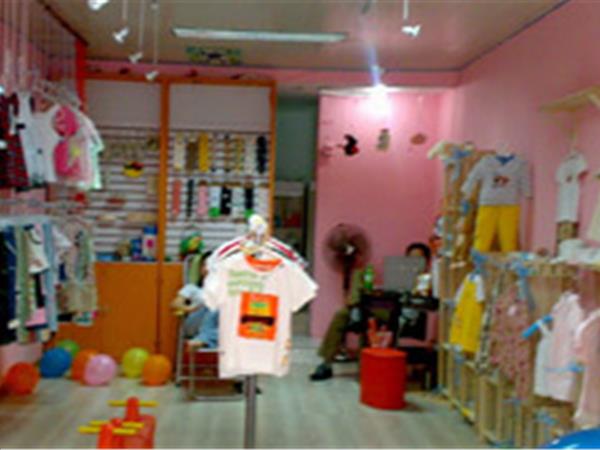 卡酷蓓尔童装店铺展示