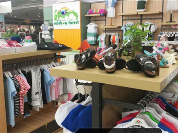 彩虹森林童装店铺展示