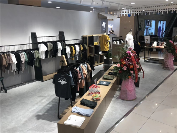衣城优品童装店铺展示