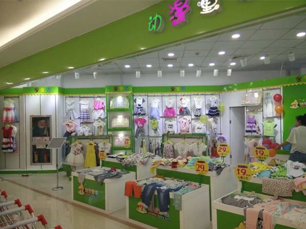 动漫童话童装店铺展示