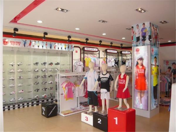 佐丹王子童装店铺展示