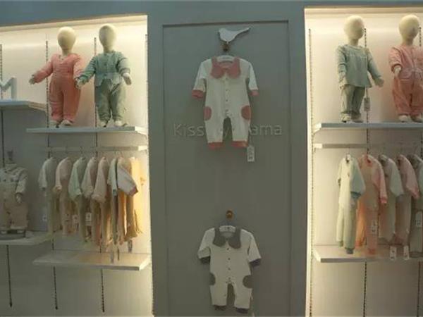 卡比一木童装店铺展示