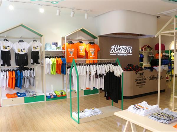 甜蜜风童装店铺展示