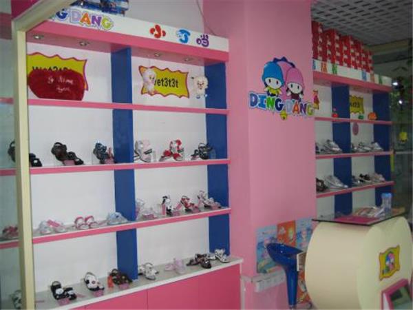 小叮当童装店铺展示