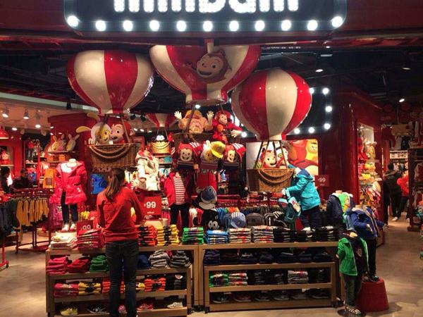 米粒班童装店铺展示