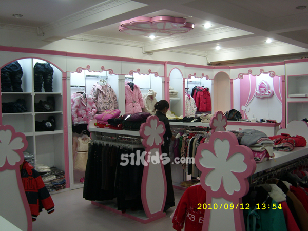 亲善公主童装店铺展示