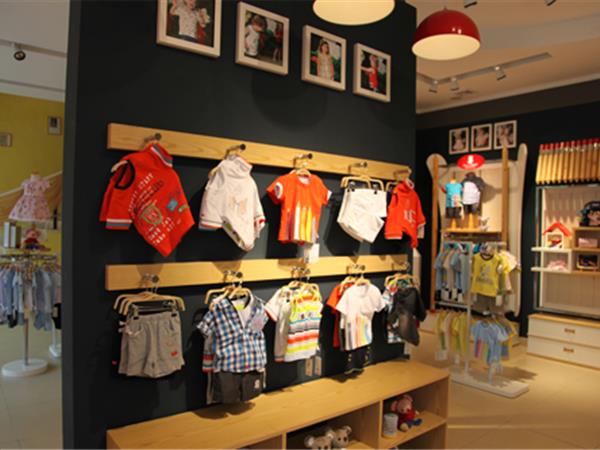 迷你铅笔童装店铺展示