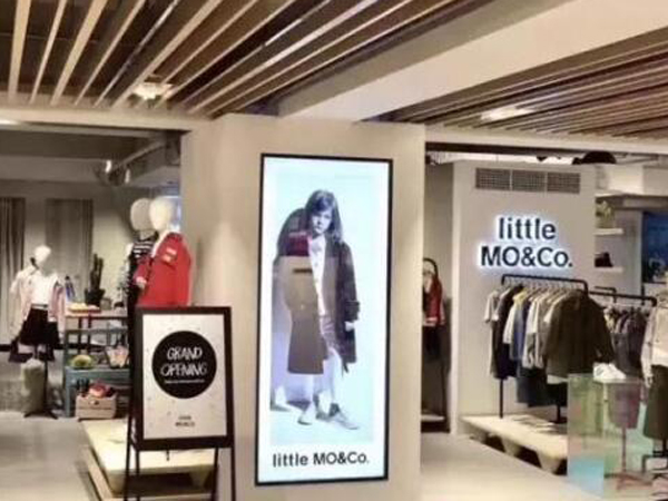 little mo&co.童装店铺展示