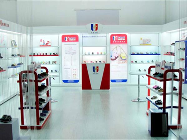 乐客友联童装店铺展示