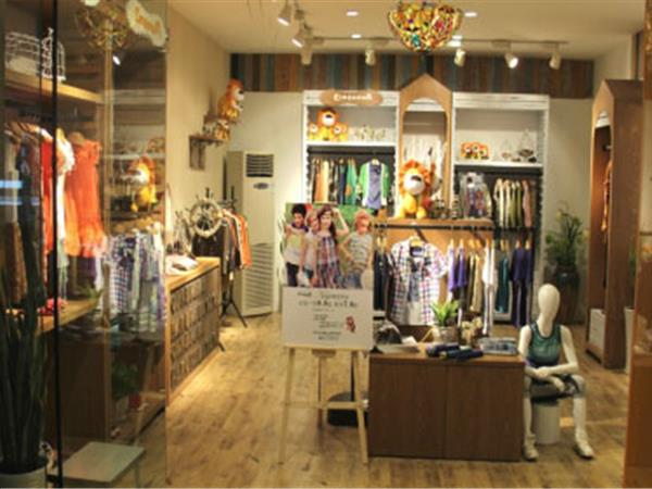 辛巴娜娜童装店铺展示