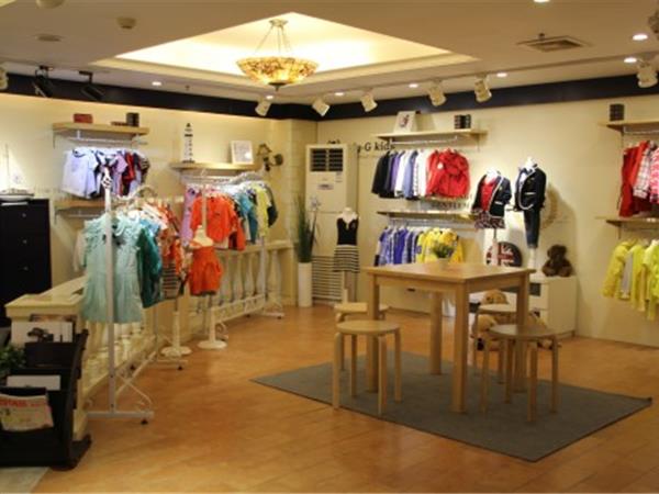 好理吉童装店铺展示