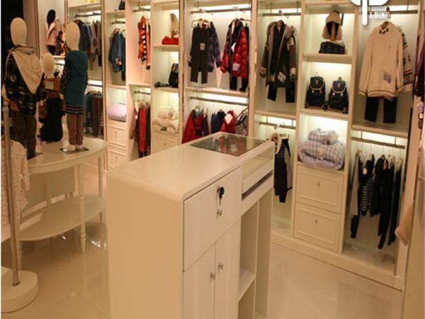 可可鸭mini童装店铺展示