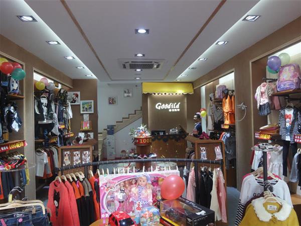 善童服饰童装店铺展示
