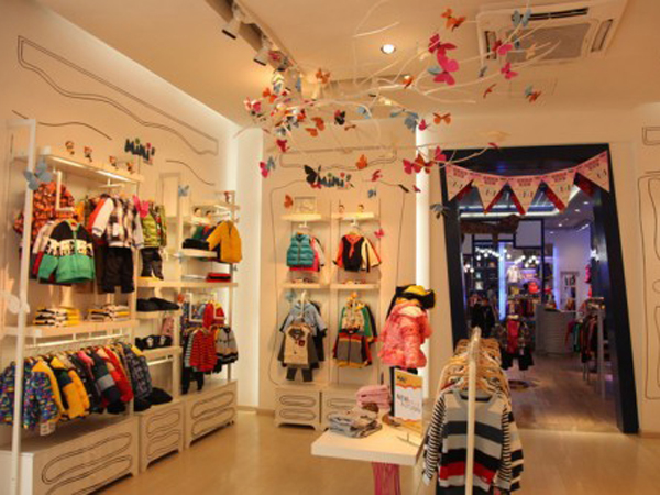 迷你铅笔童装店铺展示
