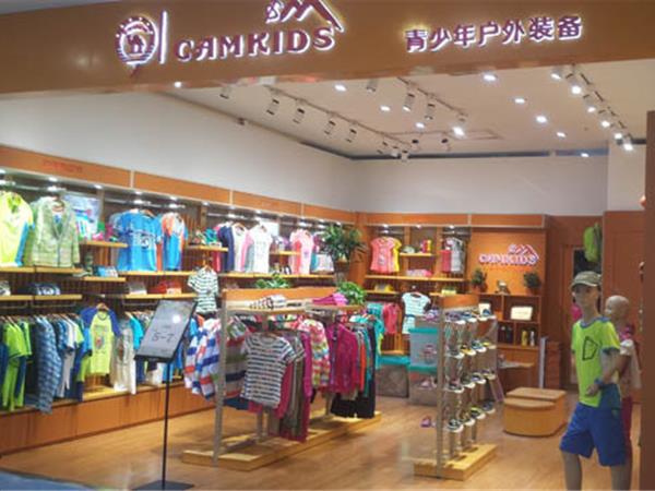 骆驼童装店铺展示