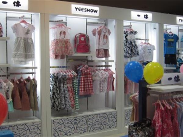 一休童装店铺展示