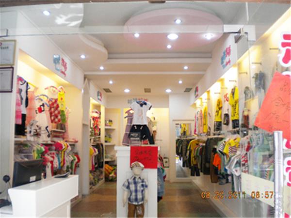 糖糖凯蒂童装店铺展示